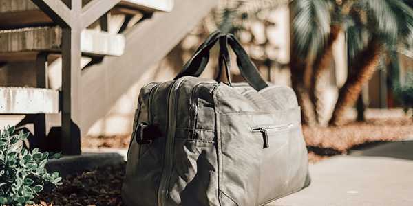 How to Travel Light: Master the Art of Minimalist Packing